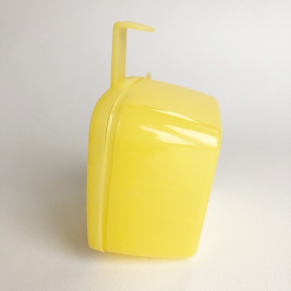 Tupperware Forget Me Knot Hanging Cheesep Keeper Container #5338 Yellow - Picture 4 of 11